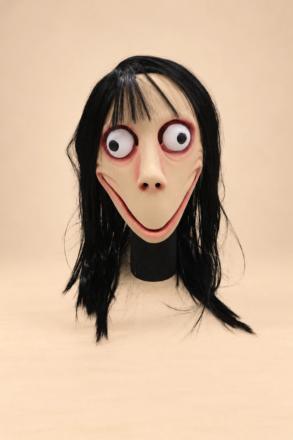 Mască Momo Challenge — Vedere de ansamblu